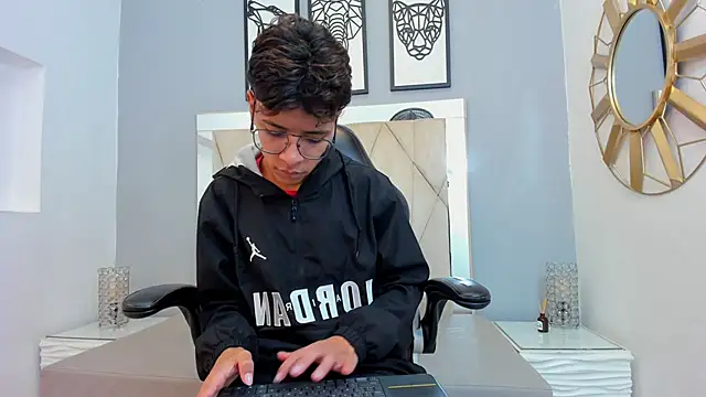 adams bobby online show from December 14, 11:38 am