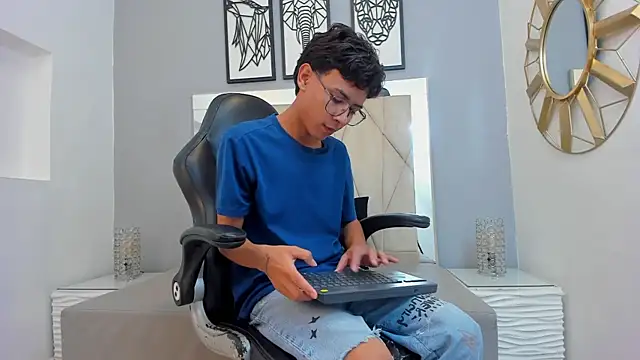 adams bobby online show from January 8, 11:16 am