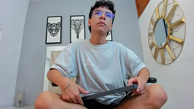 adams bobby online show from May 16, 11:20 am
