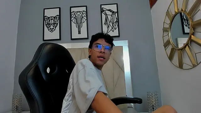 adams bobby online show from May 25, 10:58 am