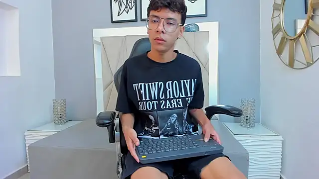 adams bobby online show from January 11, 11:28 am