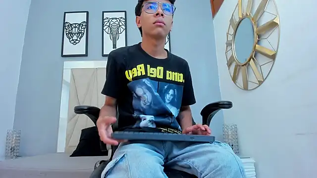 adams bobby online show from April 1, 11:11 am