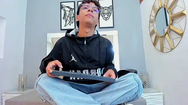 adams bobby online show from December 19, 11:45 am