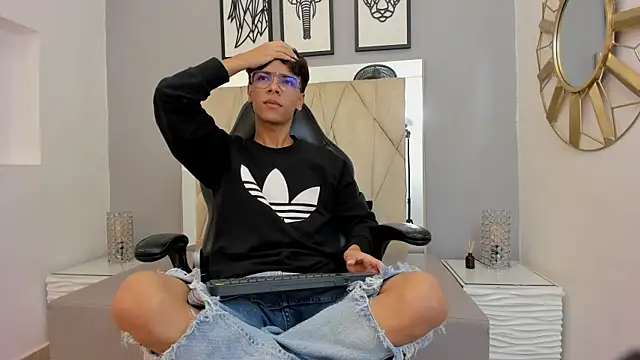 adams bobby online show from December 4, 11:31 am