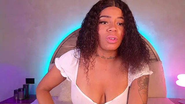 Snapshot of loana_vegas chatting on July 16, 4:26 pm loana vegas online show from July 16, 4:26 pm