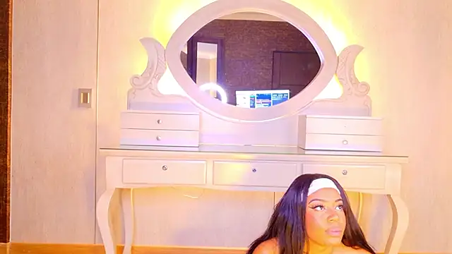 Snapshot of loana_vegas chatting on June 19, 4:13 pm loana vegas online show from June 19, 4:13 pm