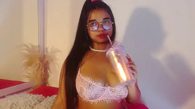 Snapshot of Zafiro_Evans chatting on November 28, 6:30 pm Zafiro Evans online show from November 28, 6:30 pm