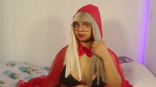 Snapshot of Zafiro_Evans chatting on October 31, 2:35 pm Zafiro Evans online show from October 31, 2:35 pm