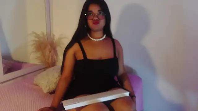 Snapshot of Zafiro_Evans chatting on December 3, 4:28 pm Zafiro Evans online show from December 3, 4:28 pm