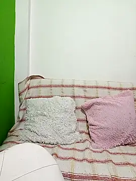 Snapshot of valilu_rosse27 chatting on February 21, 12:45 am valilu rosse27 online show from February 21, 12:45 am