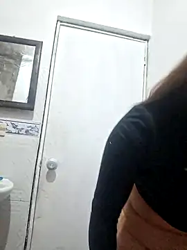 Snapshot of valilu_rosse27 chatting on February 13, 2:44 am valilu rosse27 online show from February 13, 2:44 am