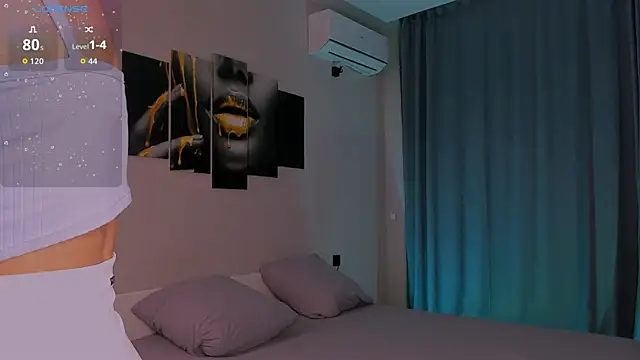 Snapshot of Kandeess chatting on December 4, 2:38 pm Kandeess online show from December 4, 2:38 pm