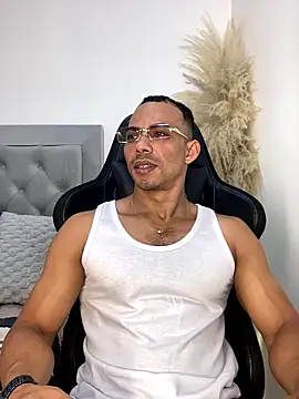 Snapshot of jony_Oconnor chatting on January 10, 12:22 pm jony Oconnor online show from January 10, 12:22 pm