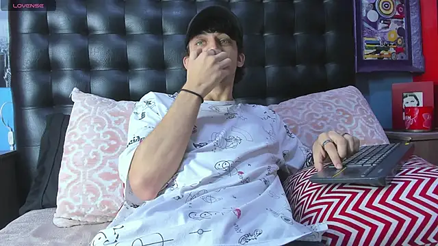 Khalid16  online show from November 7, 1:48 pm