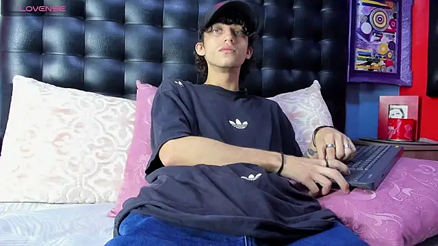 Khalid16  online show from November 4, 1:37 pm