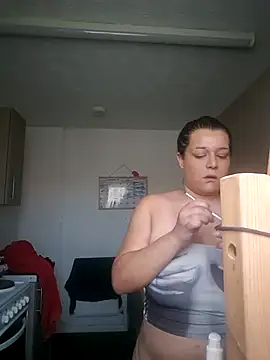 Snapshot of BubblesLovexox chatting on November 3, 3:48 pm BubblesLovexox online show from November 3, 3:48 pm