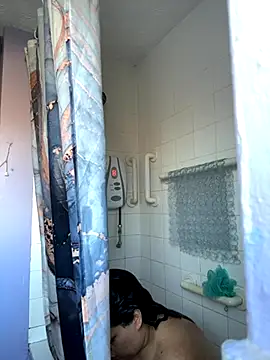 Snapshot of BubblesLovexox chatting on November 28, 1:00 pm BubblesLovexox online show from November 28, 1:00 pm