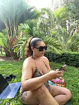 BubblesLovexox online show from March 30, 1:45 pm