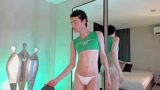 Val Guerra online show from November 4, 3:32 am