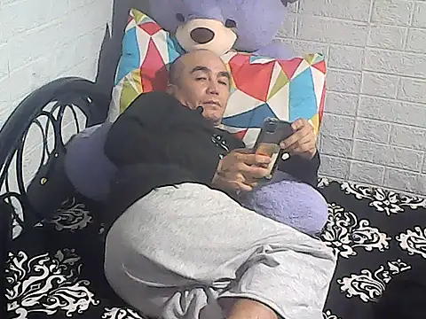 Snapshot of yourasiandesire69 chatting on November 9, 7:23 am yourasiandesire69 online show from November 9, 7:23 am