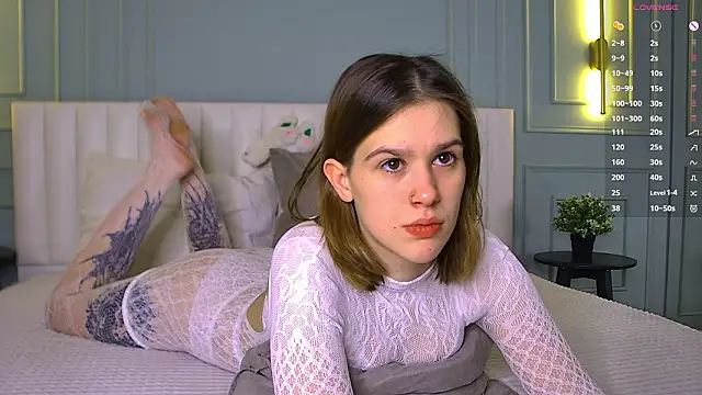 LoraPuffs online show from February 7, 4:37 pm