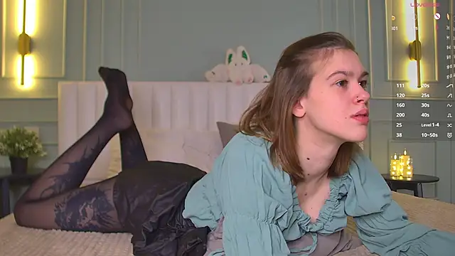 LoraPuffs online show from February 16, 4:05 pm