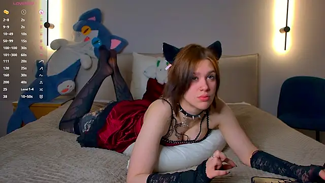 LoraPuffs online show from May 10, 2:30 pm