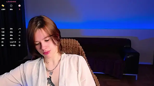 LoraPuffs online show from June 17, 2:38 pm