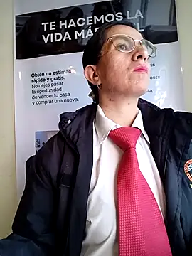 Snapshot of Valentina--1 chatting on December 1, 11:55 am Valentina--1 online show from December 1, 11:55 am