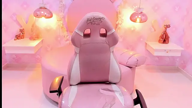 SofhiCute online show from December 17, 1:38 pm