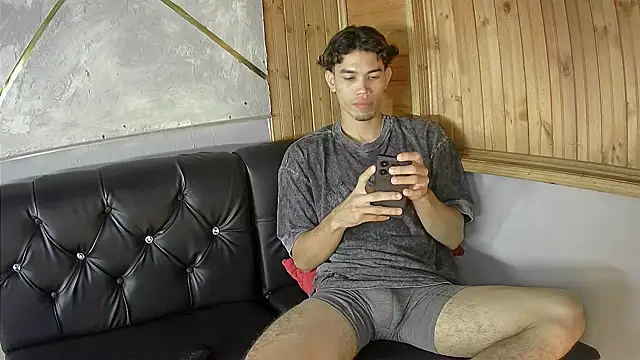 JackLauree online show from October 31, 8:05 pm