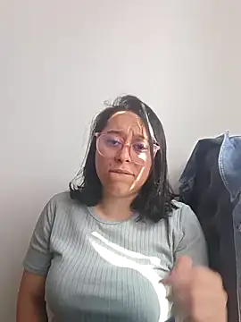 Snapshot of Caroline-17 chatting on November 23, 7:02 pm Caroline-17 online show from November 23, 7:02 pm