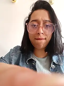 Snapshot of Caroline-17 chatting on November 21, 6:18 pm Caroline-17 online show from November 21, 6:18 pm