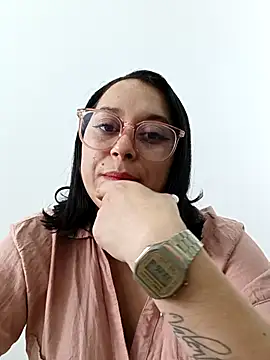 Snapshot of Caroline-17 chatting on November 7, 6:23 pm Caroline-17 online show from November 7, 6:23 pm