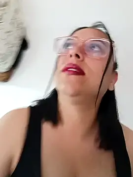 Snapshot of Caroline-17 chatting on November 25, 6:08 pm Caroline-17 online show from November 25, 6:08 pm