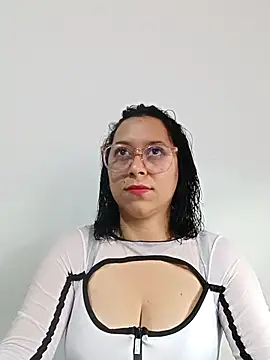 Snapshot of Caroline-17 chatting on November 28, 6:19 pm Caroline-17 online show from November 28, 6:19 pm