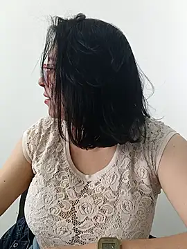 Snapshot of Caroline-17 chatting on November 4, 5:50 pm Caroline-17 online show from November 4, 5:50 pm