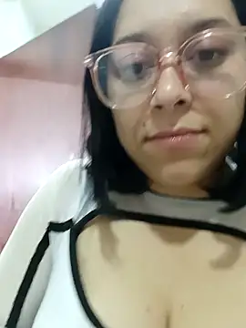 Snapshot of Caroline-17 chatting on November 8, 1:47 pm Caroline-17 online show from November 8, 1:47 pm