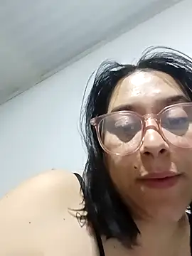 Snapshot of Caroline-17 chatting on October 30, 1:37 am Caroline-17 online show from October 30, 1:37 am