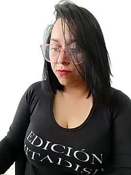 Snapshot of Caroline-17 chatting on November 3, 12:42 pm Caroline-17 online show from November 3, 12:42 pm