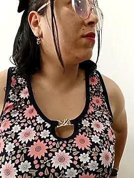 Snapshot of Caroline-17 chatting on November 20, 6:08 pm Caroline-17 online show from November 20, 6:08 pm