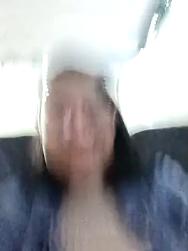 Snapshot of Caroline-17 chatting on December 3, 12:12 am Caroline-17 online show from December 3, 12:12 am