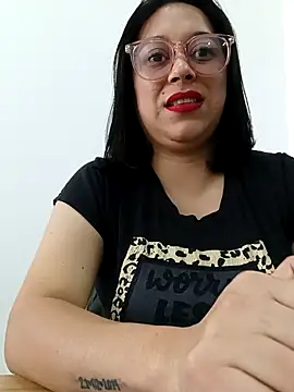 Snapshot of Caroline-17 chatting on November 11, 6:03 pm Caroline-17 online show from November 11, 6:03 pm