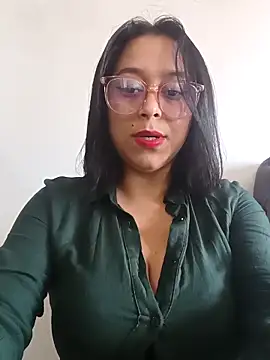 Snapshot of Caroline-17 chatting on November 22, 6:07 pm Caroline-17 online show from November 22, 6:07 pm