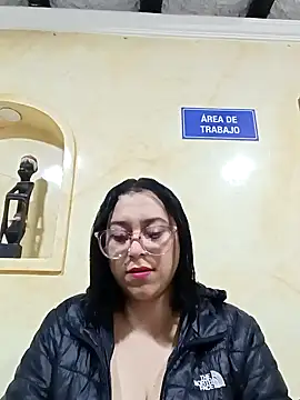 Snapshot of Caroline-17 chatting on October 28, 12:04 pm Caroline-17 online show from October 28, 12:04 pm