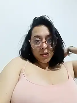 Snapshot of Caroline-17 chatting on November 20, 1:28 am Caroline-17 online show from November 20, 1:28 am