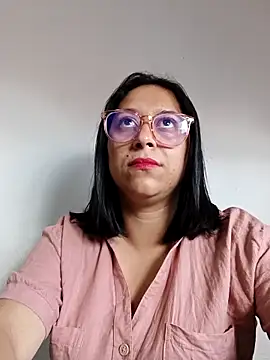 Snapshot of Caroline-17 chatting on December 3, 6:51 pm Caroline-17 online show from December 3, 6:51 pm