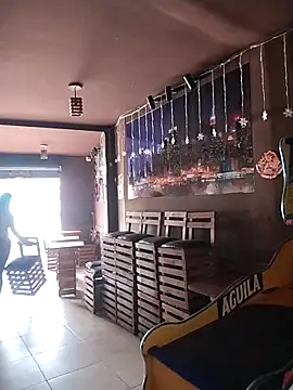 Snapshot of Caroline-17 chatting on December 17, 6:13 pm Caroline-17 online show from December 17, 6:13 pm