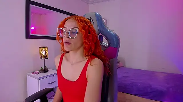 Snapshot of celeste_blazze_ chatting on December 3, 4:28 pm celeste blazze online show from December 3, 4:28 pm