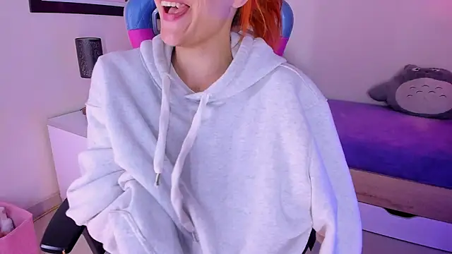 Snapshot of celeste_blazze_ chatting on February 17, 4:48 pm celeste blazze online show from February 17, 4:48 pm